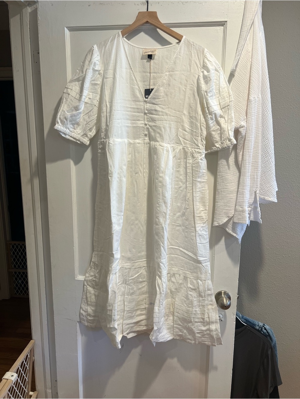 Universal Thread White V‑Neck Puff Sleeve Tiered Midi Dress